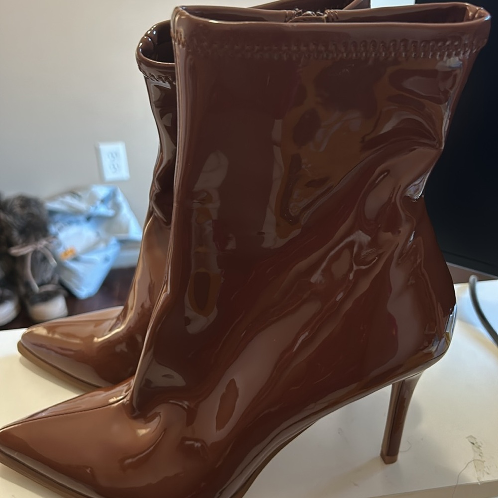 NWT Steve Madden Patent Leather Boot - Size 9